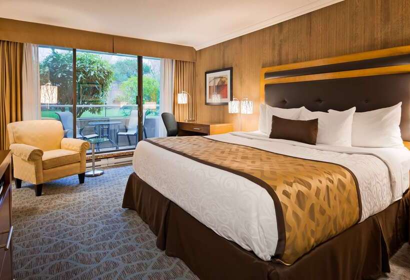 فندق Best Western Plus Inner Harbour