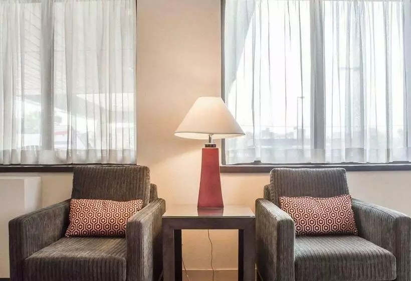 Отель Comfort Inn Waterloo