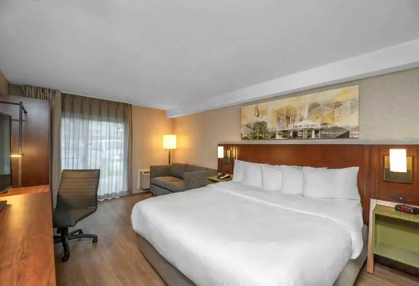 Отель Comfort Inn Waterloo