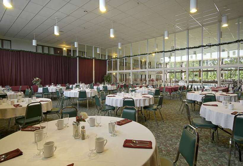 هتل Howard Johnson By Wyndham Portage La Prairie