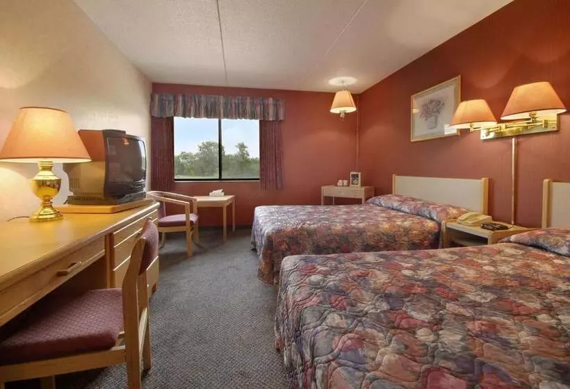 هتل Howard Johnson By Wyndham Portage La Prairie