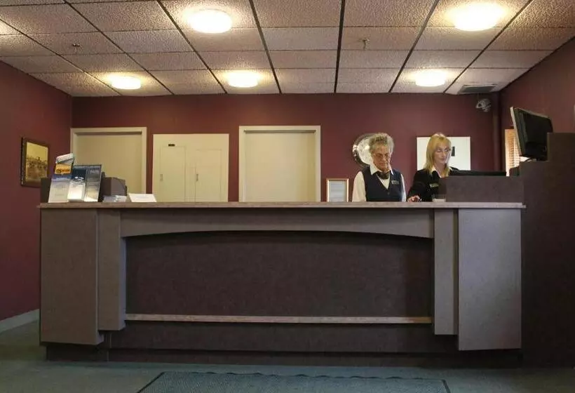 هتل Howard Johnson By Wyndham Portage La Prairie