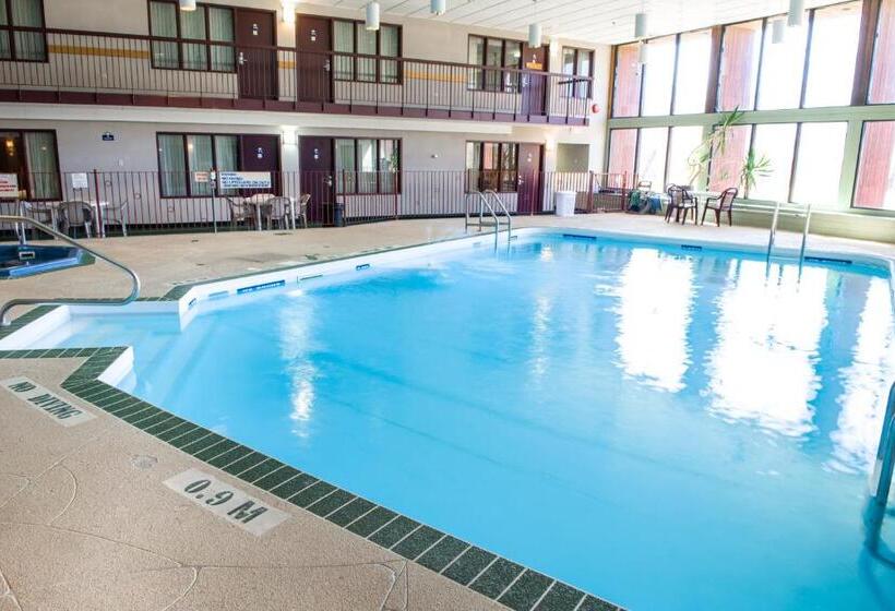 هتل Howard Johnson By Wyndham Portage La Prairie