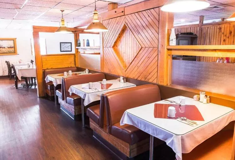 هتل Howard Johnson By Wyndham Portage La Prairie