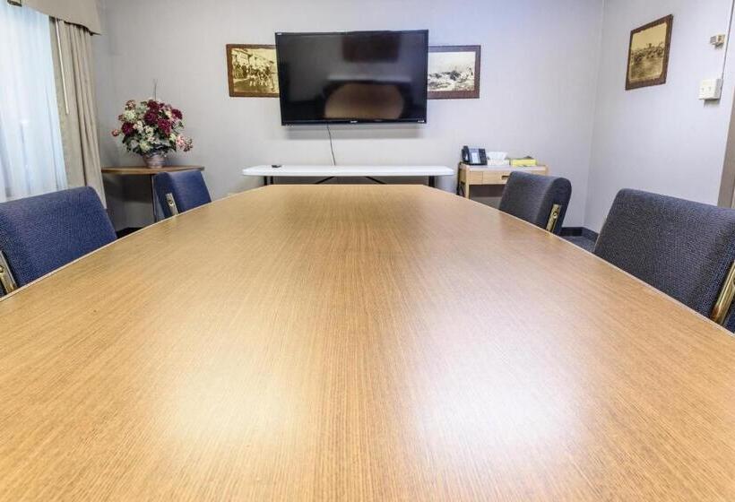 هتل Howard Johnson By Wyndham Portage La Prairie