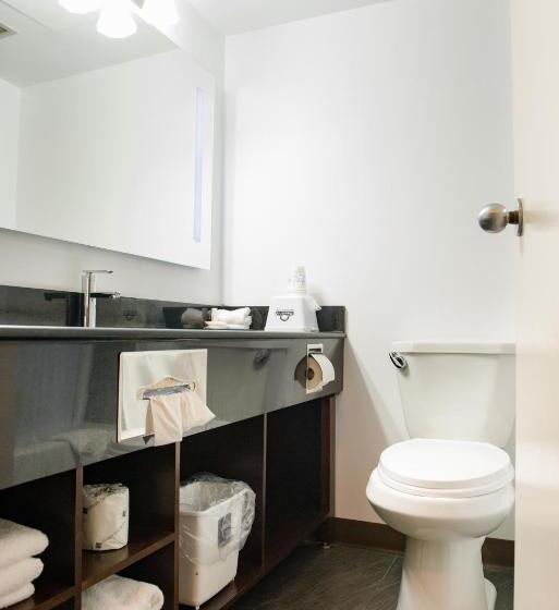 هتل Howard Johnson By Wyndham Portage La Prairie