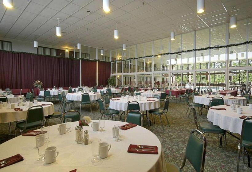 هتل Howard Johnson By Wyndham Portage La Prairie