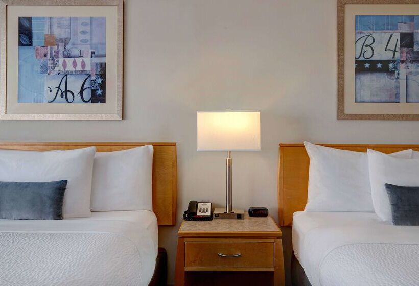 ホテル Days Inn By Wyndham Victoria Airport Sidney