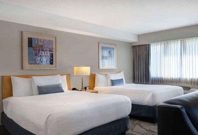 ホテル Days Inn By Wyndham Victoria Airport Sidney