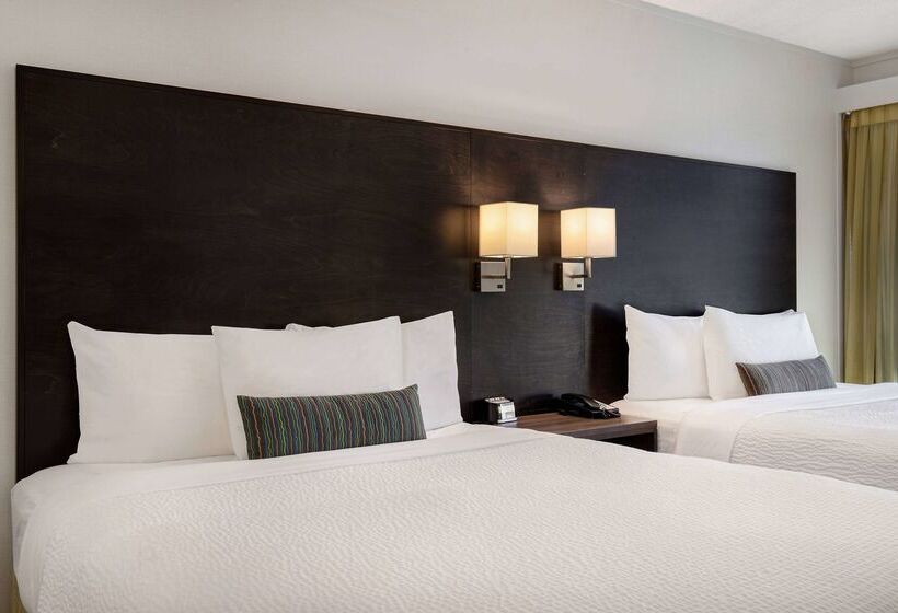 ホテル Days Inn By Wyndham Victoria Airport Sidney