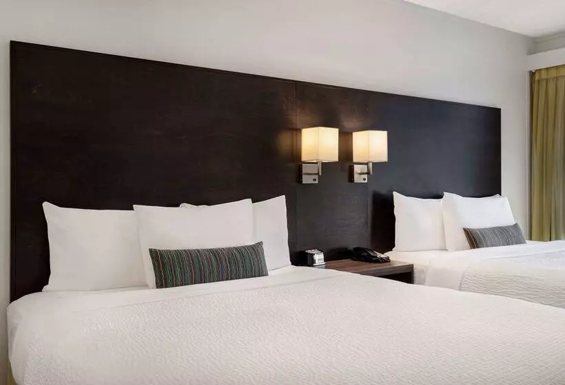 فندق Days Inn By Wyndham Victoria Airport Sidney