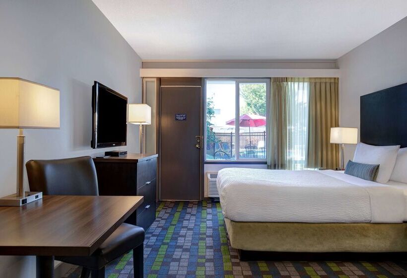 ホテル Days Inn By Wyndham Victoria Airport Sidney