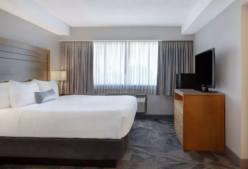 فندق Days Inn By Wyndham Victoria Airport Sidney