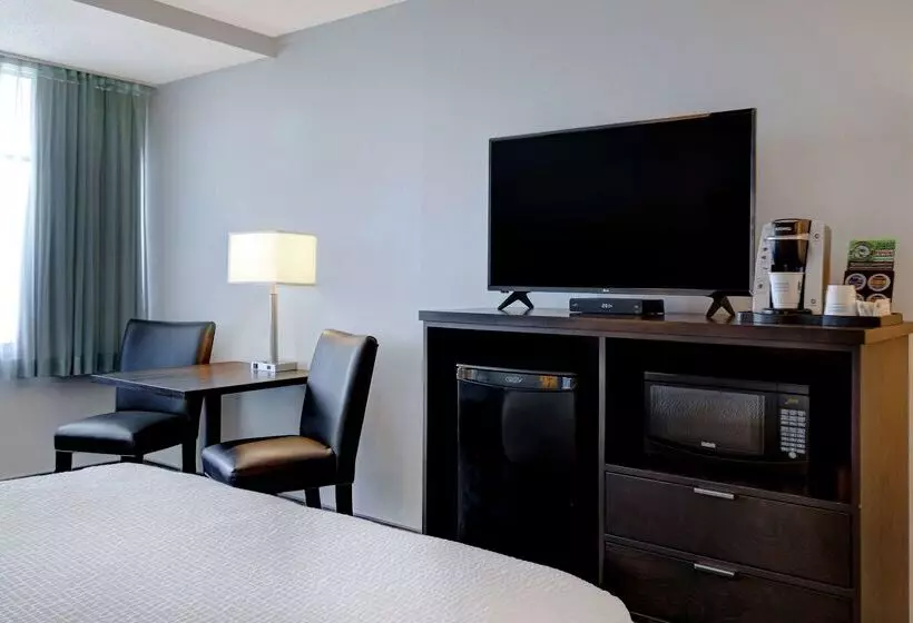 فندق Days Inn By Wyndham Victoria Airport Sidney