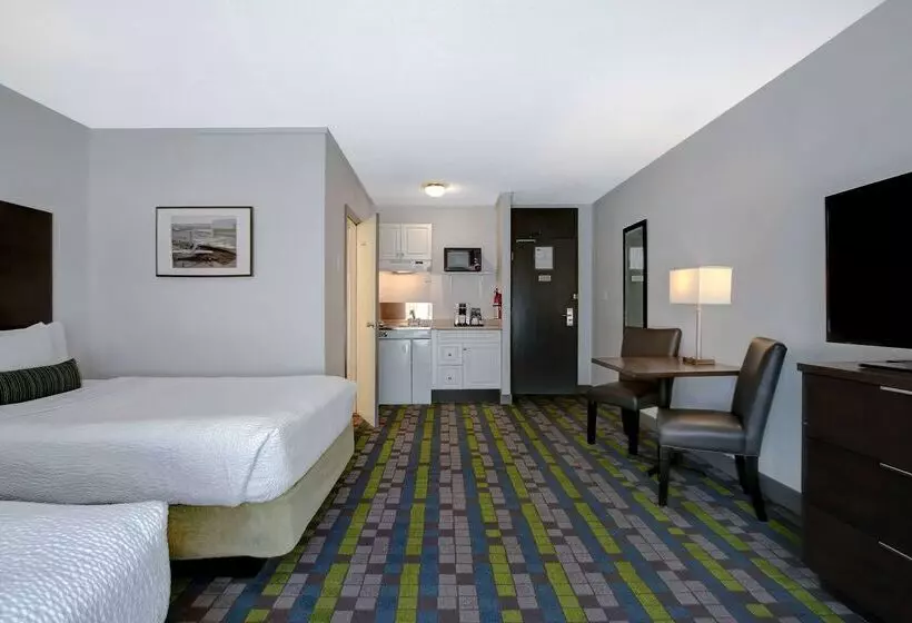 فندق Days Inn By Wyndham Victoria Airport Sidney