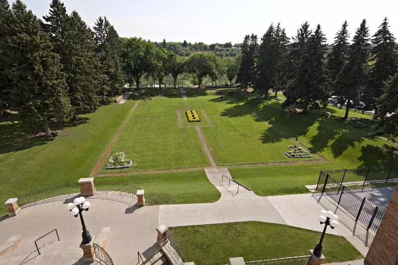 Delta Hotels By Marriott Bessborough