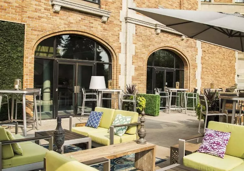 Delta Hotels By Marriott Bessborough