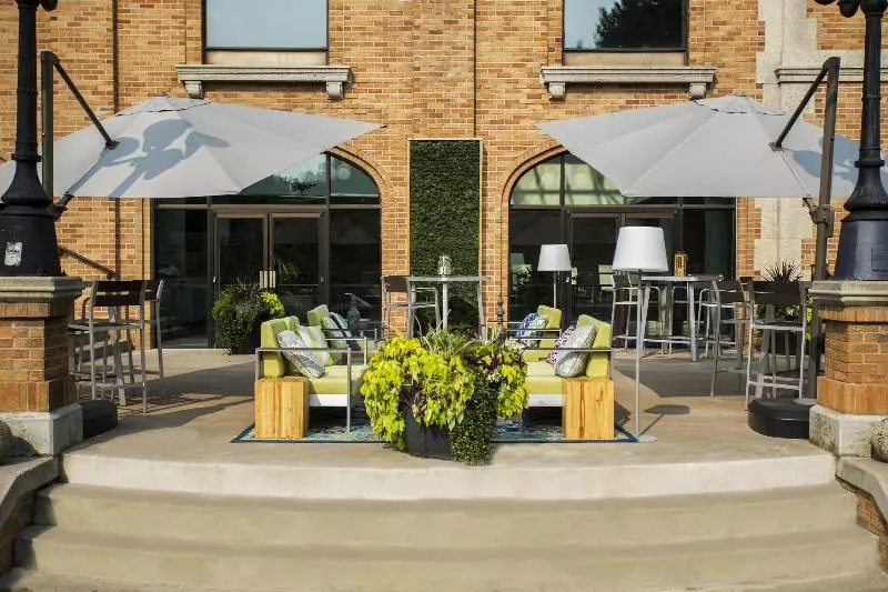 Delta Hotels By Marriott Bessborough