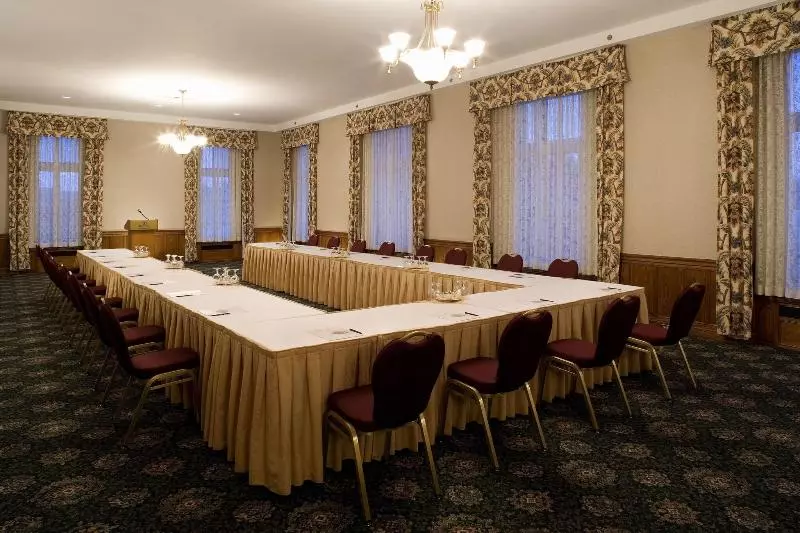 Delta Hotels By Marriott Bessborough