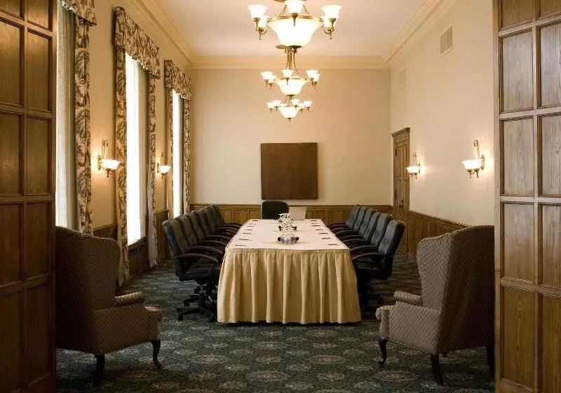 Delta Hotels By Marriott Bessborough