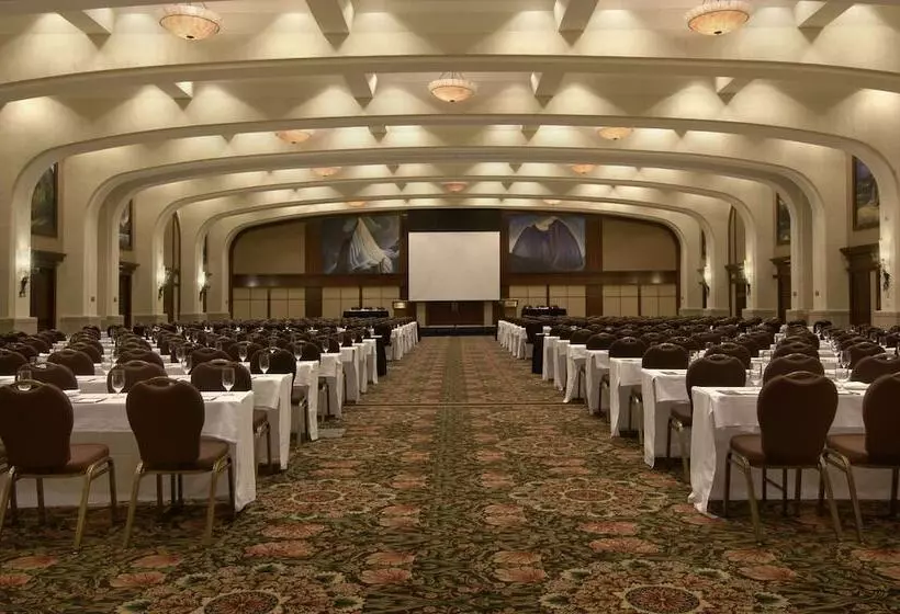 בית מלון כפרי Fairmont Chateau Lake Louise