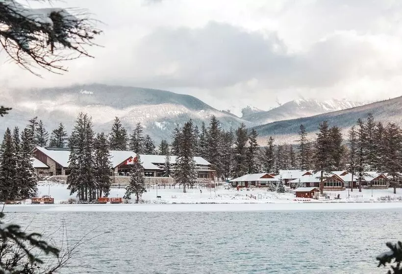 فندق Fairmont Jasper Park Lodge