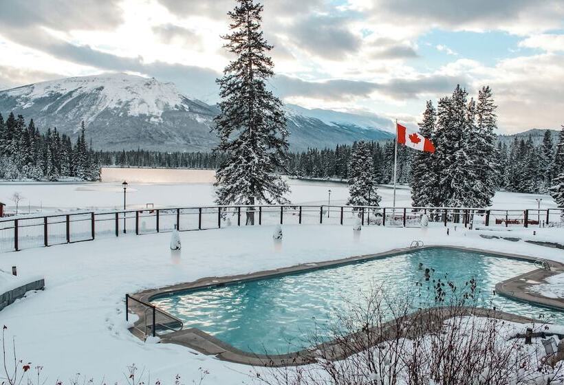 هتل Fairmont Jasper Park Lodge