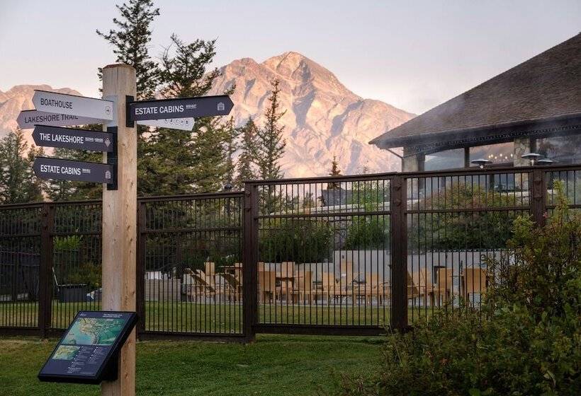 هتل Fairmont Jasper Park Lodge