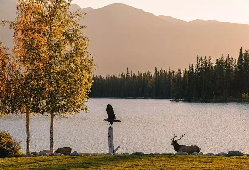 فندق Fairmont Jasper Park Lodge