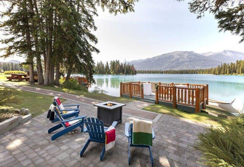 هتل Fairmont Jasper Park Lodge