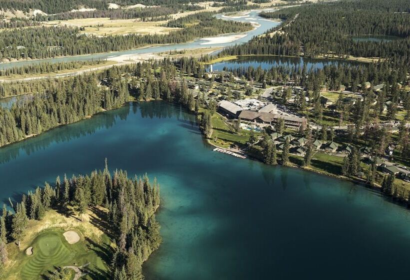 هتل Fairmont Jasper Park Lodge