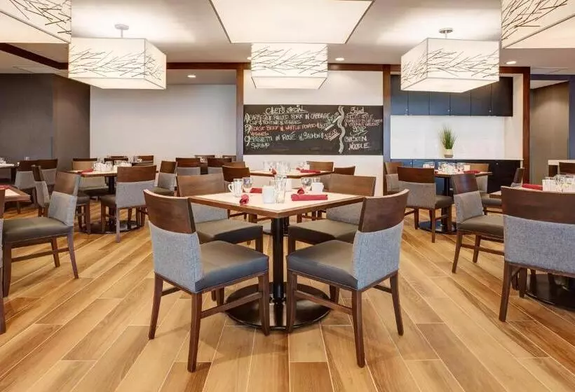 בית מלון כפרי Holiday Inn Ottawa East, An Ihg