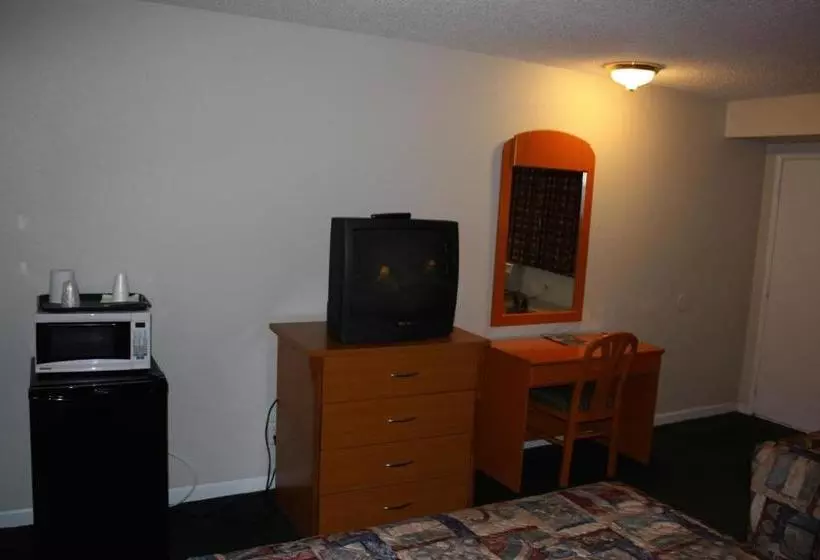 בית מלון כפרי Northwoods Inn & Suites