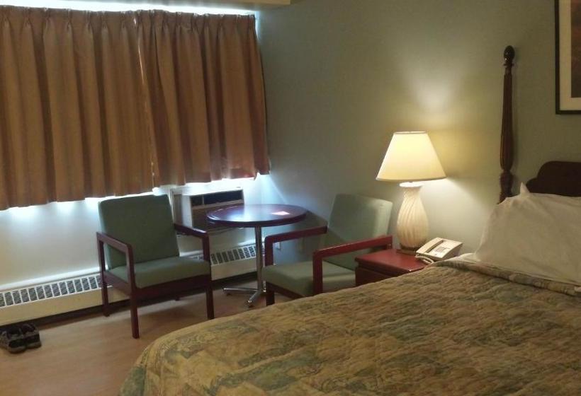 هتل Northwoods Inn & Suites