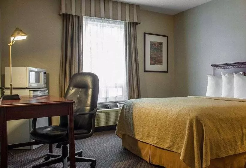 Quality Hotel & Suites Woodstock