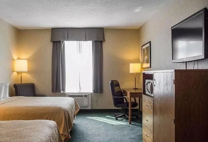 Quality Hotel & Suites Woodstock