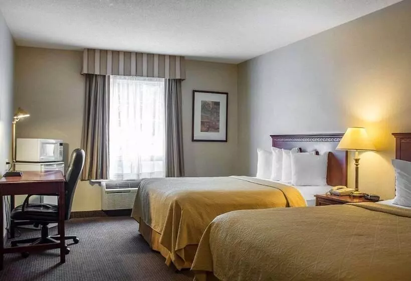 Quality Hotel & Suites Woodstock