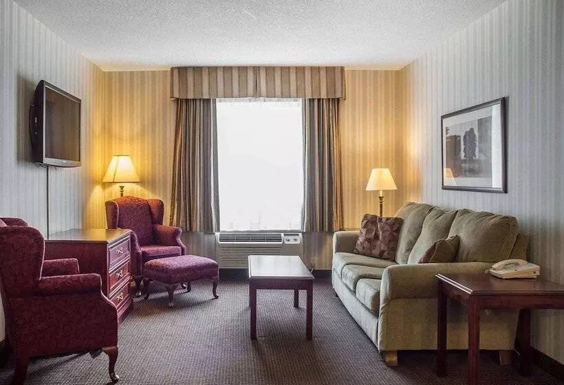 Quality Hotel & Suites Woodstock