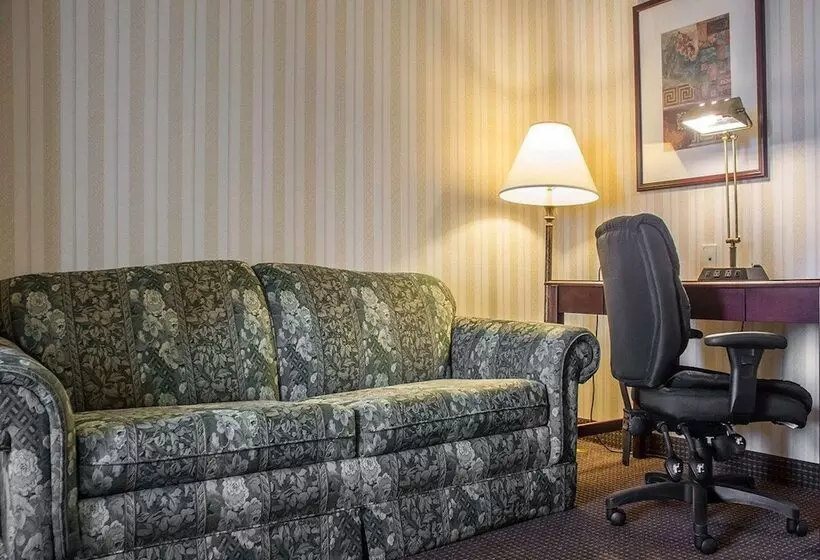 Quality Hotel & Suites Woodstock
