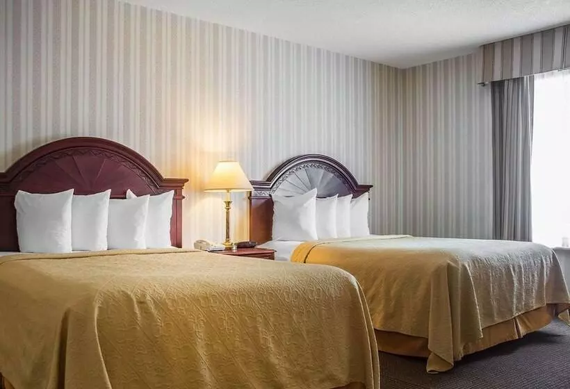 Quality Hotel & Suites Woodstock