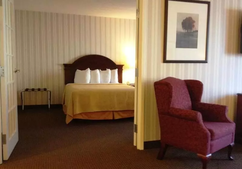 Quality Hotel & Suites Woodstock