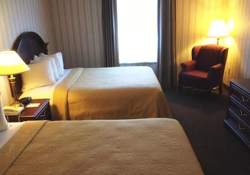 Quality Hotel & Suites Woodstock