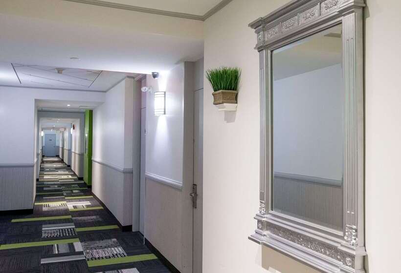 هتل Quality Inn And Suites Brossard