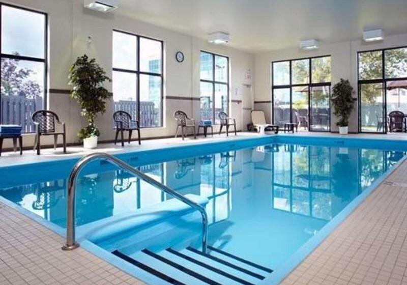 هتل Quality Inn And Suites Brossard