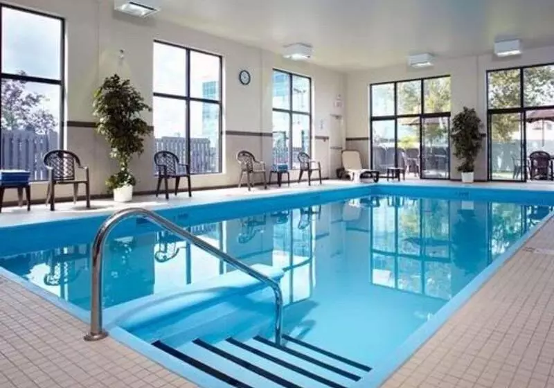 Hotel Quality Inn And Suites Brossard