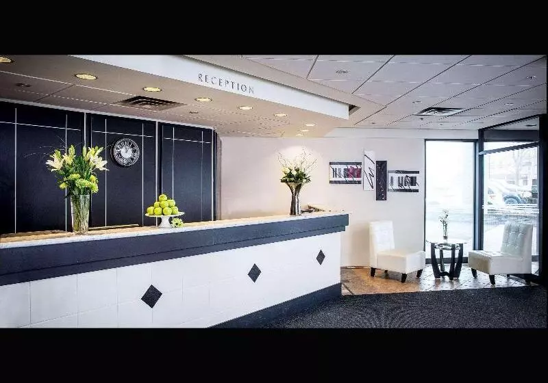 Hotel Quality Inn And Suites Brossard