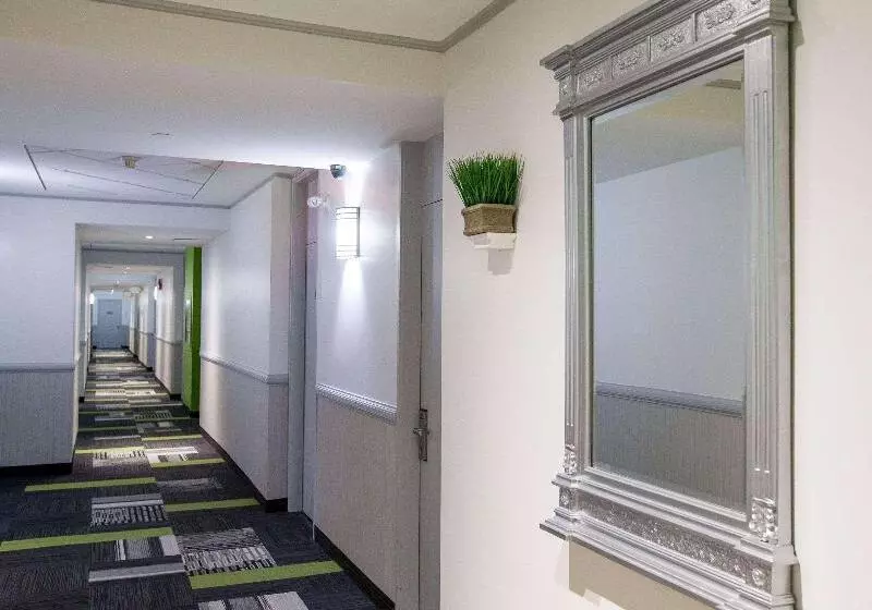 Hotel Quality Inn And Suites Brossard