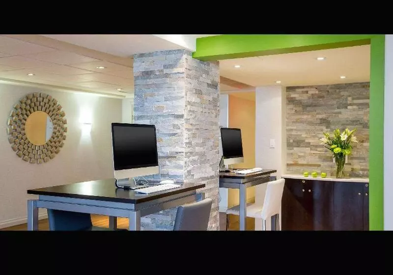 Hotel Quality Inn And Suites Brossard
