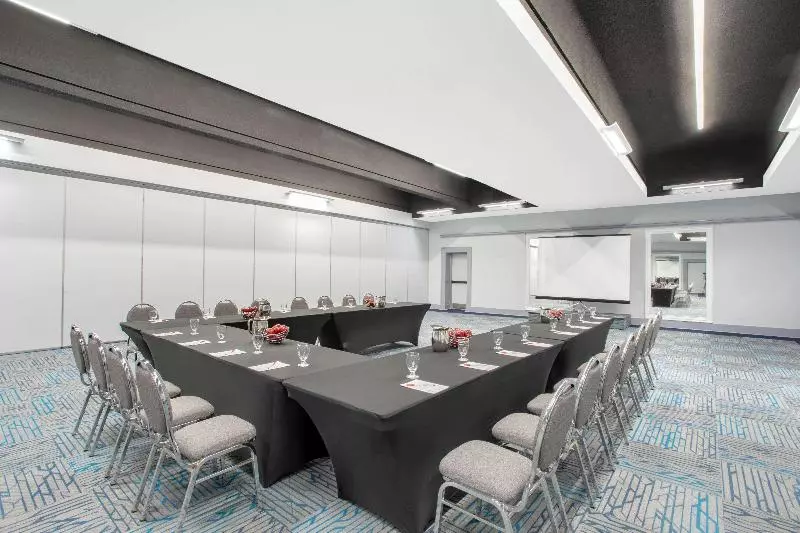 Hotel Quality Inn & Conference Centre Kingston Central