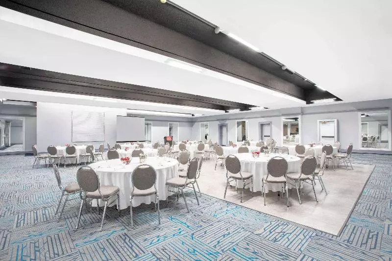 Hotel Quality Inn & Conference Centre Kingston Central